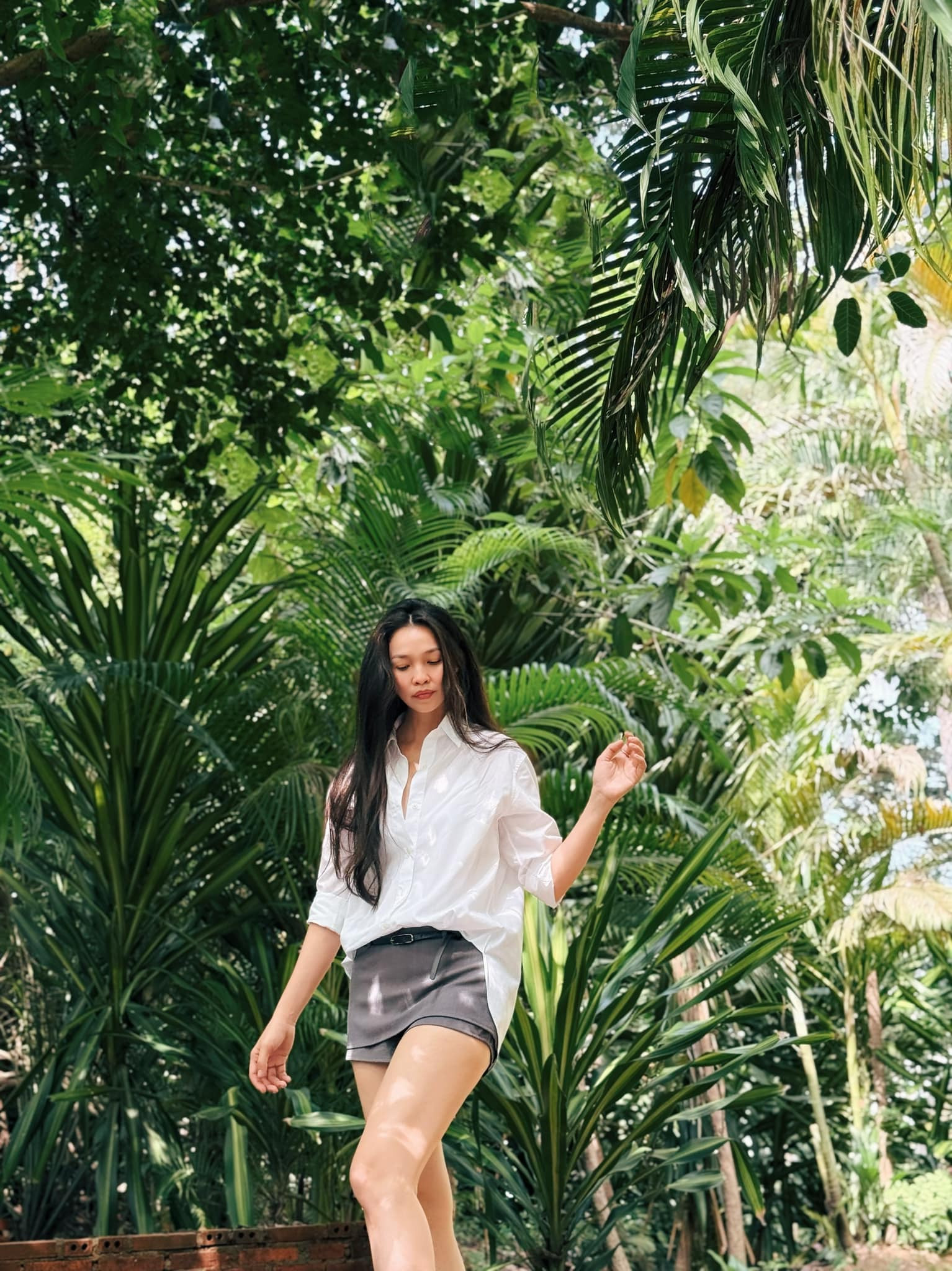 Hiền Thục U50 diện sơ mi cực phong cách và 'hack' tuổi khiến fan 'xin vía'- Ảnh 3.