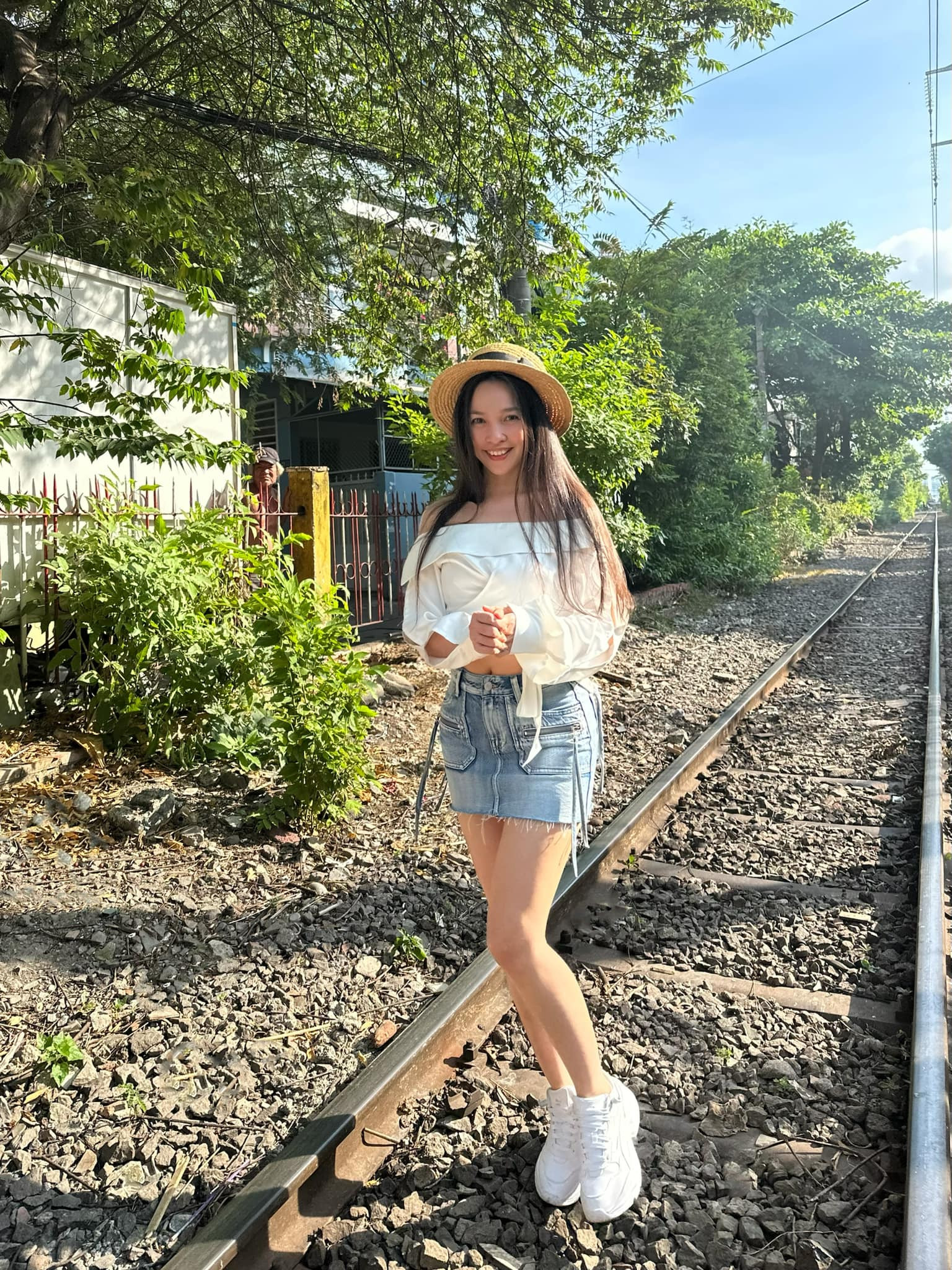 Hiền Thục U50 diện sơ mi cực phong cách và 'hack' tuổi khiến fan 'xin vía'- Ảnh 7.