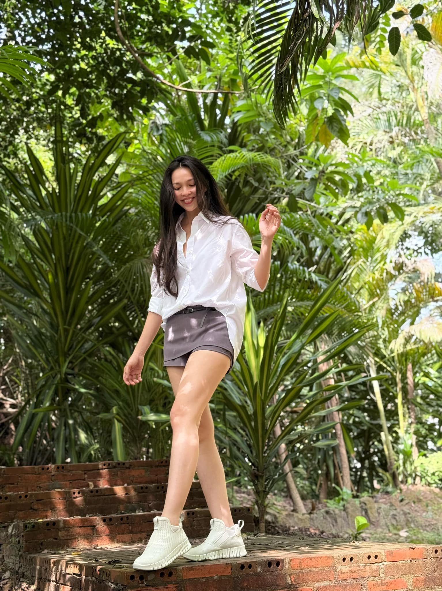 Hiền Thục U50 diện sơ mi cực phong cách và 'hack' tuổi khiến fan 'xin vía'- Ảnh 5.