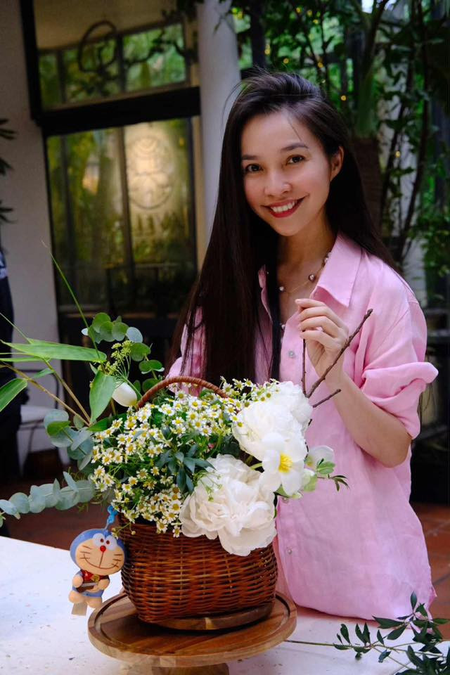 Hiền Thục U50 diện sơ mi cực phong cách và 'hack' tuổi khiến fan 'xin vía'- Ảnh 15.