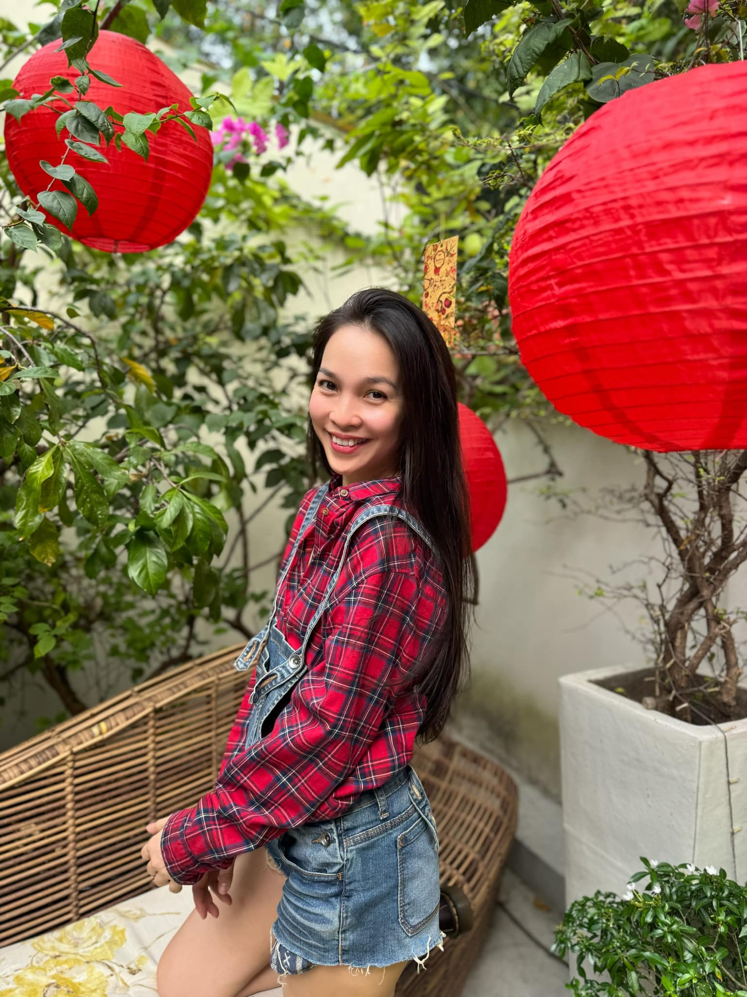 Hiền Thục U50 diện sơ mi cực phong cách và 'hack' tuổi khiến fan 'xin vía'- Ảnh 17.