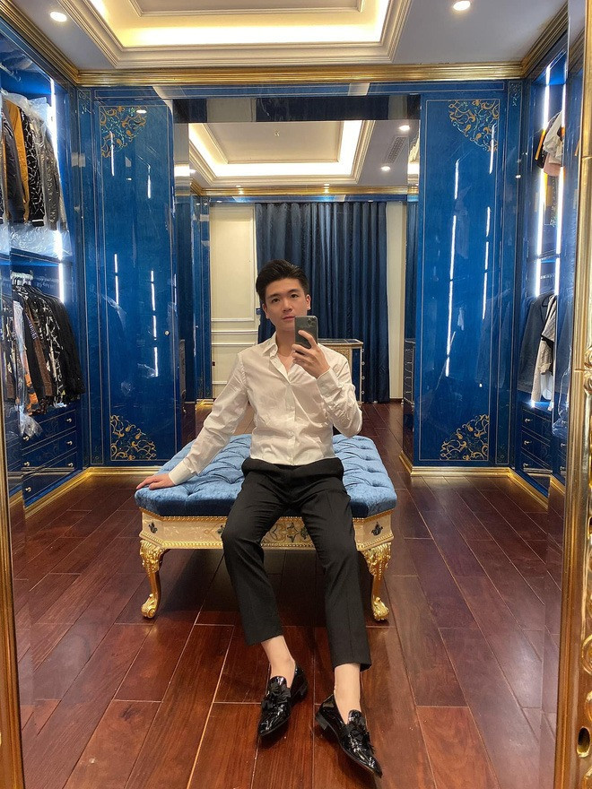 Anh chồng Đỗ Mỹ Linh khoe ảnh chăm con trượt tay để lộ ảnh hiếm trong biệt phủ triệu đô