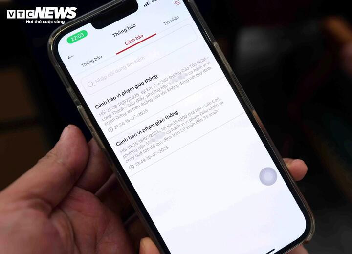 Vi phạm giao thông được gửi đến điện thoại tài xế thông qua ứng dụng VNeTraffic.