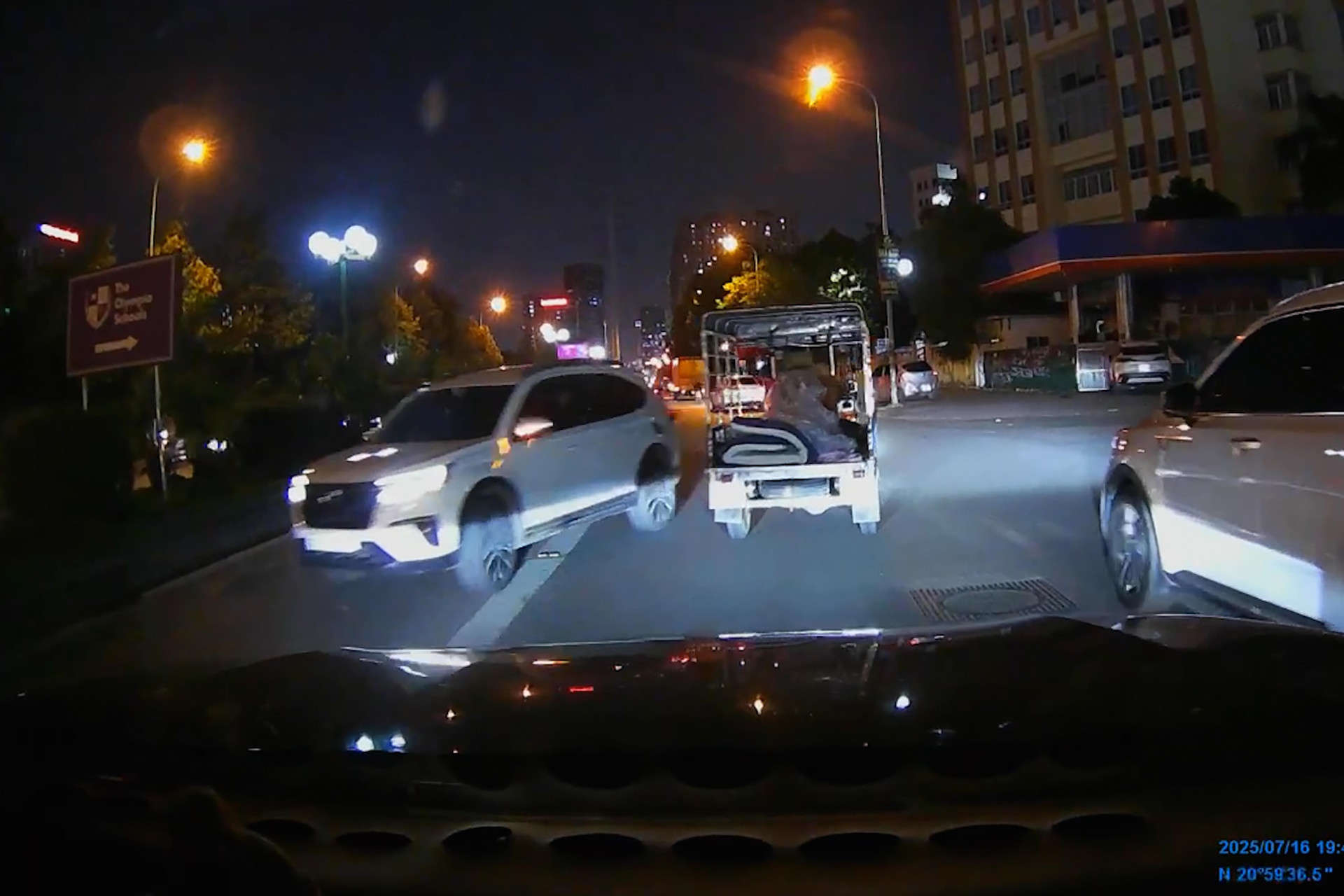 CSGT phat to roi.00_00_04_12.Still023.jpg