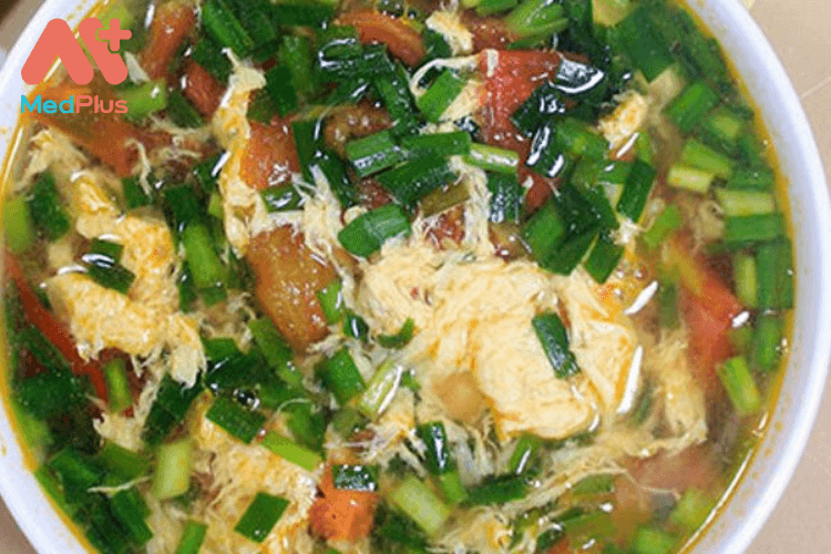 Loại rau gia vị rẻ bèo ở chợ Việt, tăng cường miễn dịch, tốt cho xương khớp, có nhiều cách chế biến món ngon- Ảnh 2.