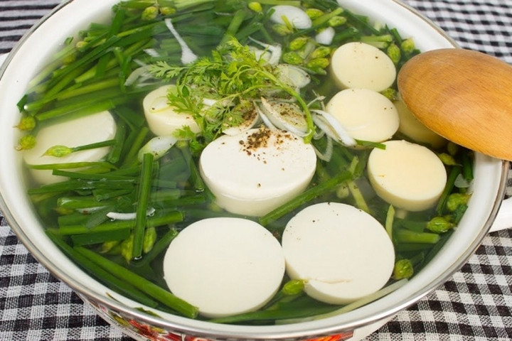 Loại rau gia vị rẻ bèo ở chợ Việt, tăng cường miễn dịch, tốt cho xương khớp, có nhiều cách chế biến món ngon- Ảnh 7.