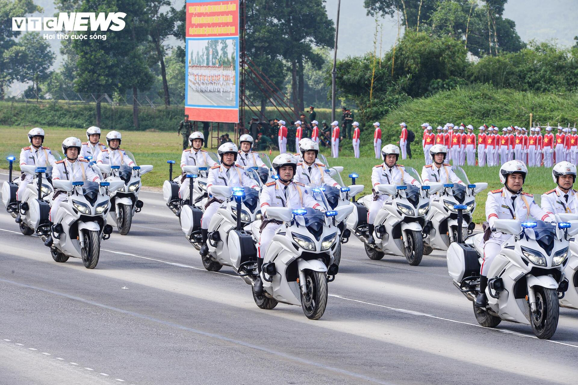 Mãn nhãn dàn xe tăng, tên lửa, UAV hợp luyện diễu binh 2/9 - 12