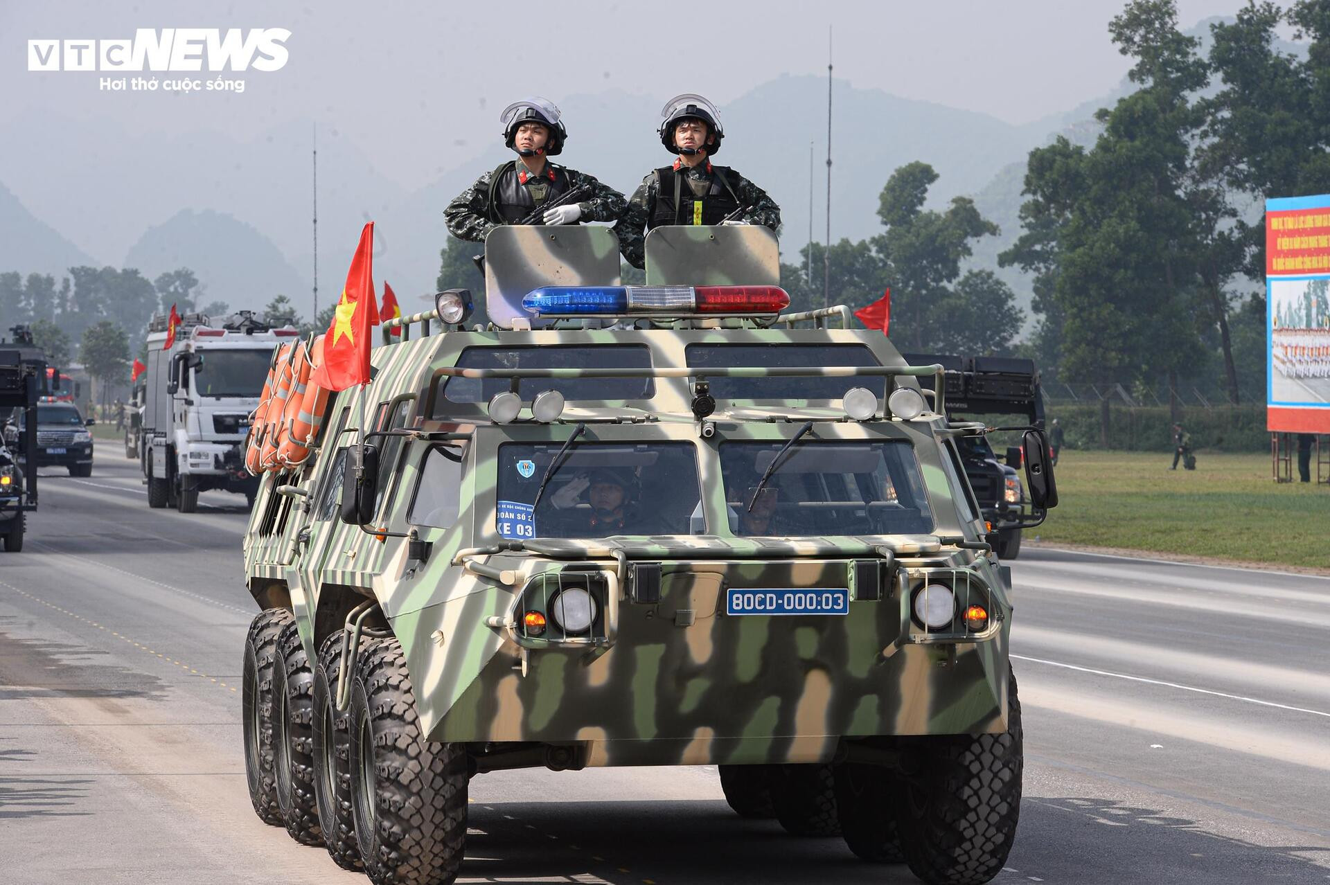 Mãn nhãn dàn xe tăng, tên lửa, UAV hợp luyện diễu binh 2/9 - 13