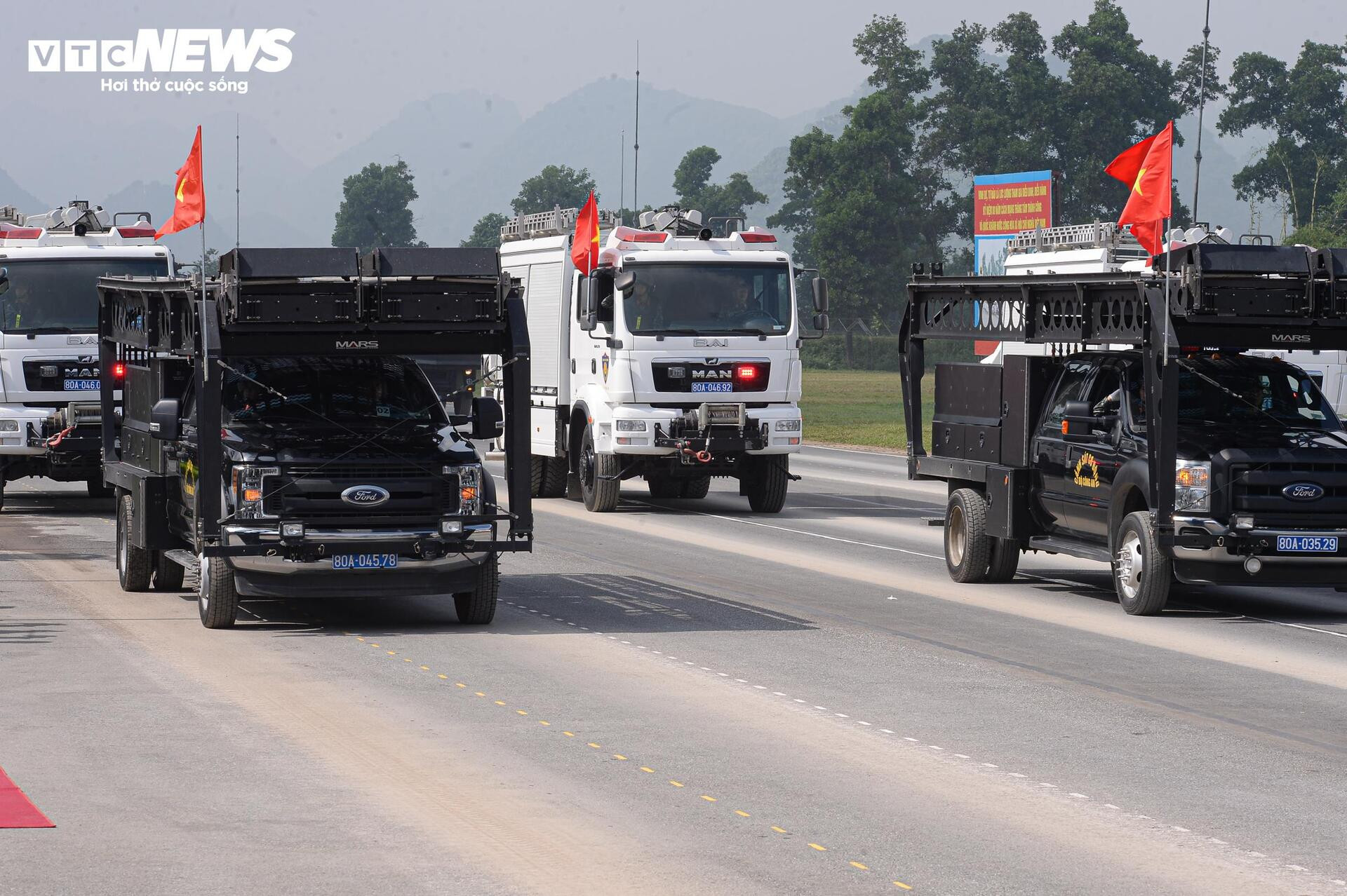Mãn nhãn dàn xe tăng, tên lửa, UAV hợp luyện diễu binh 2/9 - 14