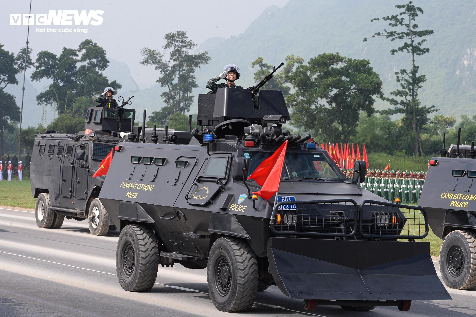 Mãn nhãn dàn xe tăng, tên lửa, UAV hợp luyện diễu binh 2/9 - 15