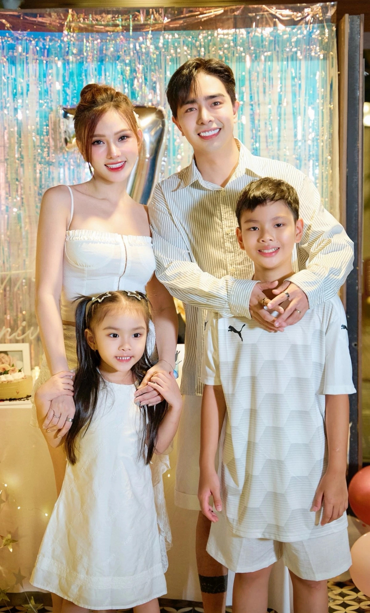 7 nam ben nhau ngot ngao cua thu thuy va chong kem 10 tuoi hinh anh 4