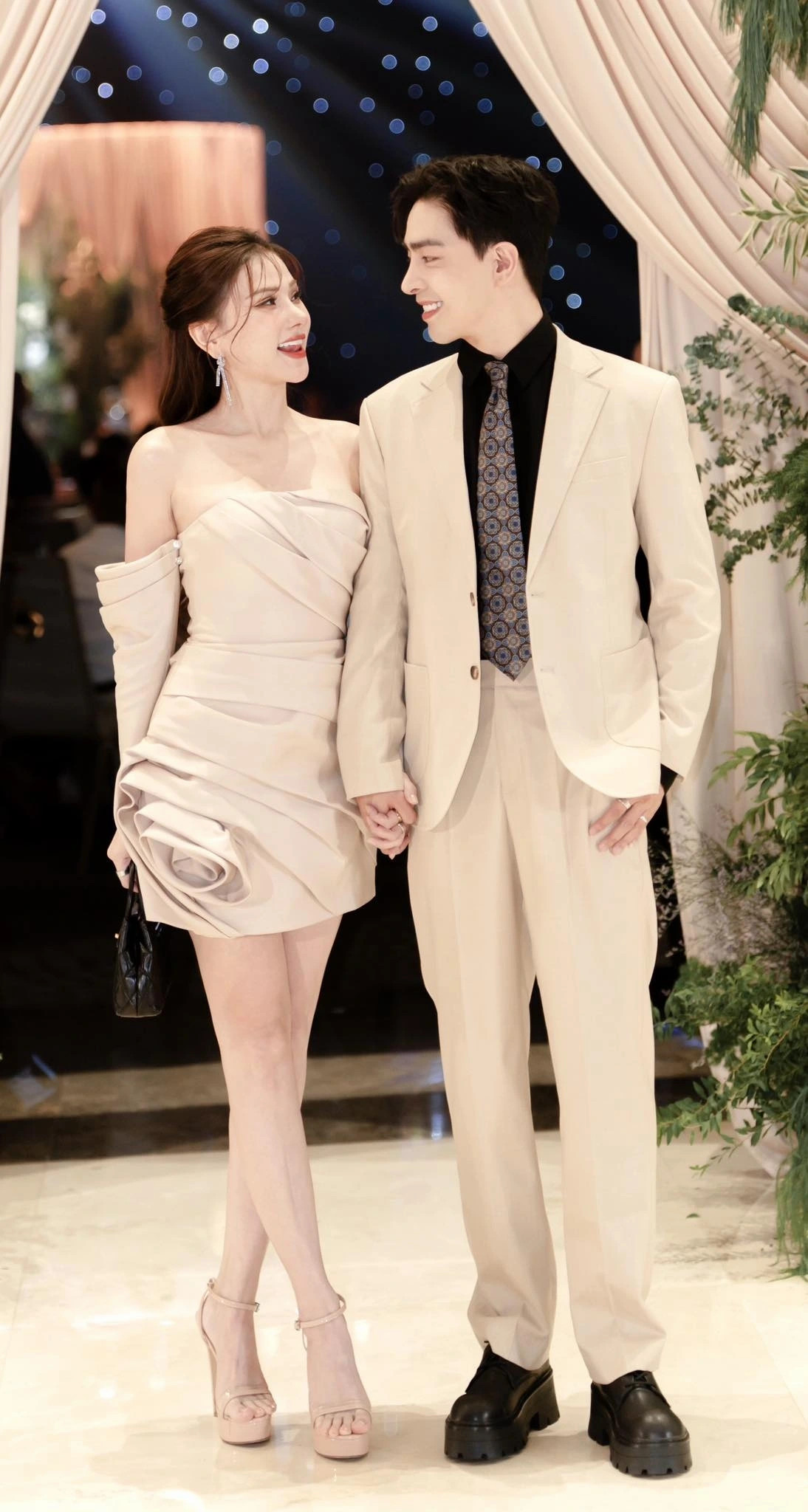 7 nam ben nhau ngot ngao cua thu thuy va chong kem 10 tuoi hinh anh 5