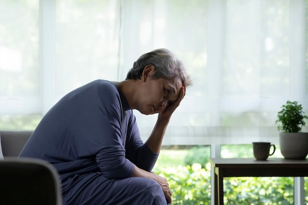 Bị con trai bỏ mặc suốt 15 năm, bà lão quyết định trao 2 tỷ đồng cho cháu trai sau một câu nói đầy ẩn ý - Ảnh 1.