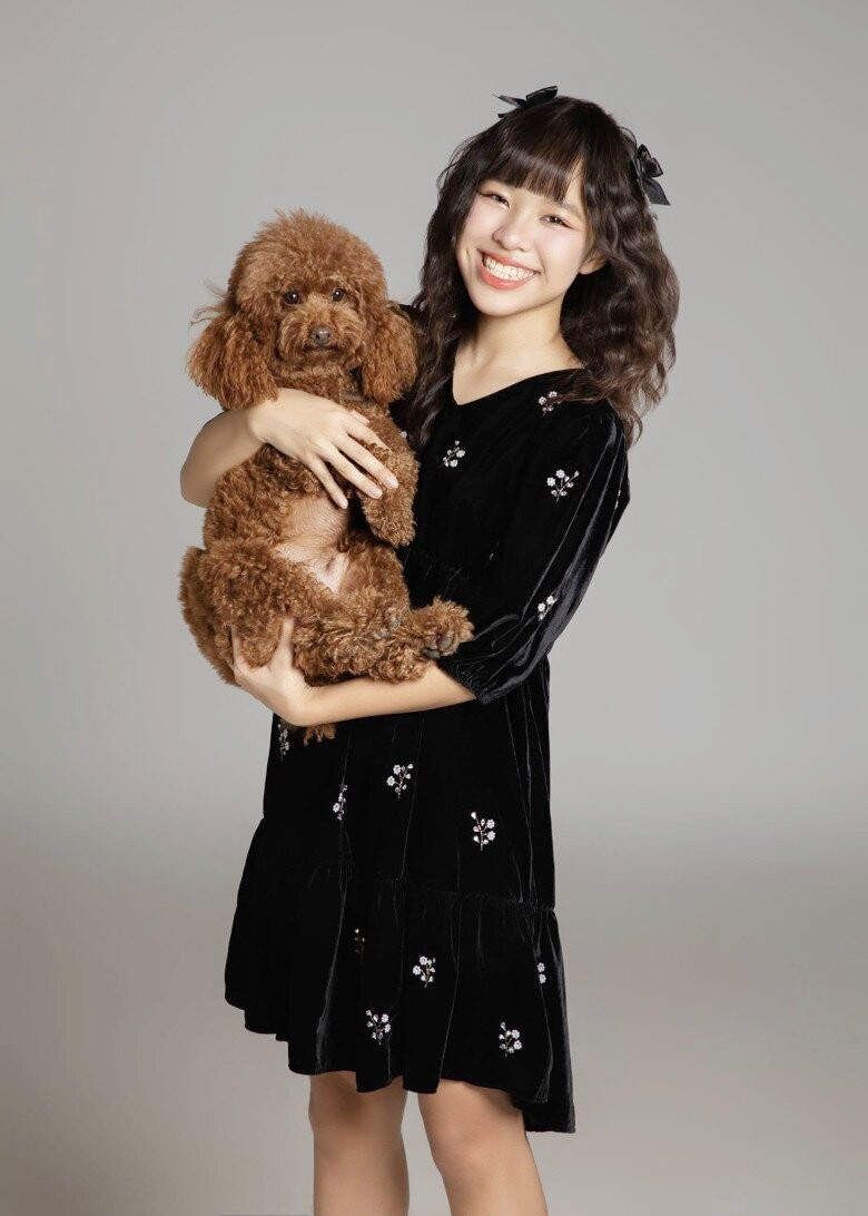 Con gái của diễn viên hài Việt Hương tuổi 16 cao vượt trội mẹ, học giỏi, xinh xắn - Ảnh 2.