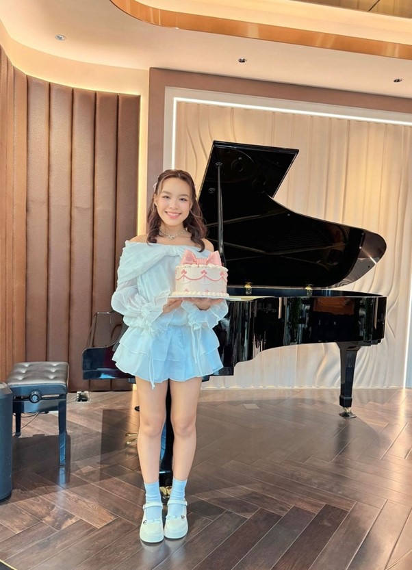 Con gái của diễn viên hài Việt Hương tuổi 16 cao vượt trội mẹ, học giỏi, xinh xắn - Ảnh 7.