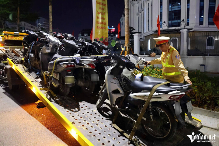 Trung tá Phạm Văn Chiến - Đội trưởng Đội CSGT đường bộ số 6 cho biết, việc áp dụng Tổ CSGT hóa trang để