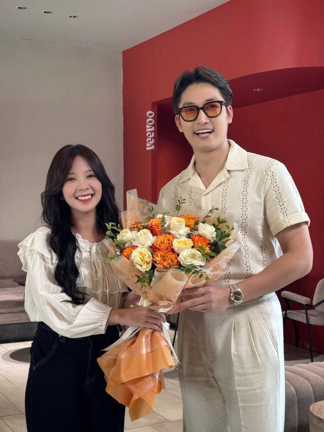 Đình Tú tiếp tục phản pháo khi bà xã bị chê ngoại hình Hồng Diễm cũng bị réo tên