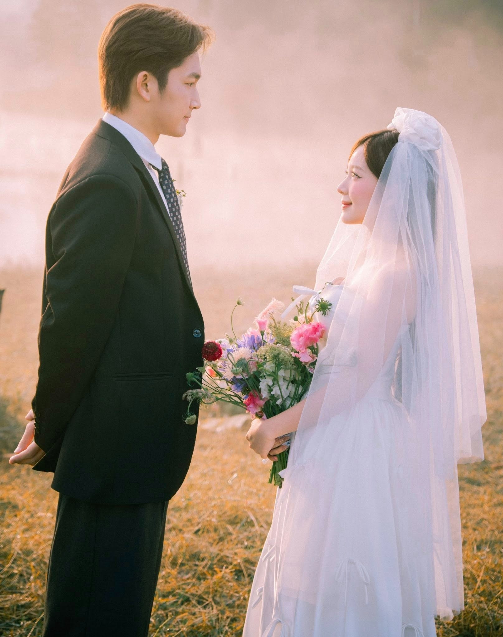 Đình Tú tiếp tục phản pháo khi bà xã bị chê ngoại hình Hồng Diễm cũng bị réo tên