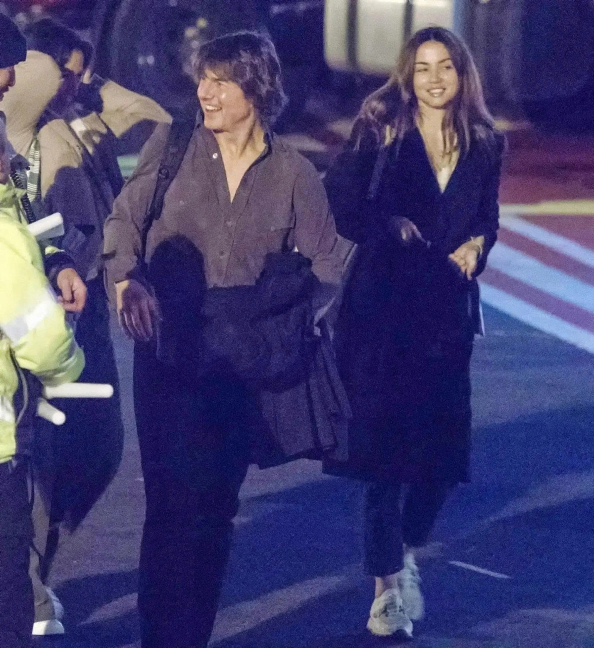 tom cruise lo anh du hi tay ban nha cung ana de armas hinh anh 2