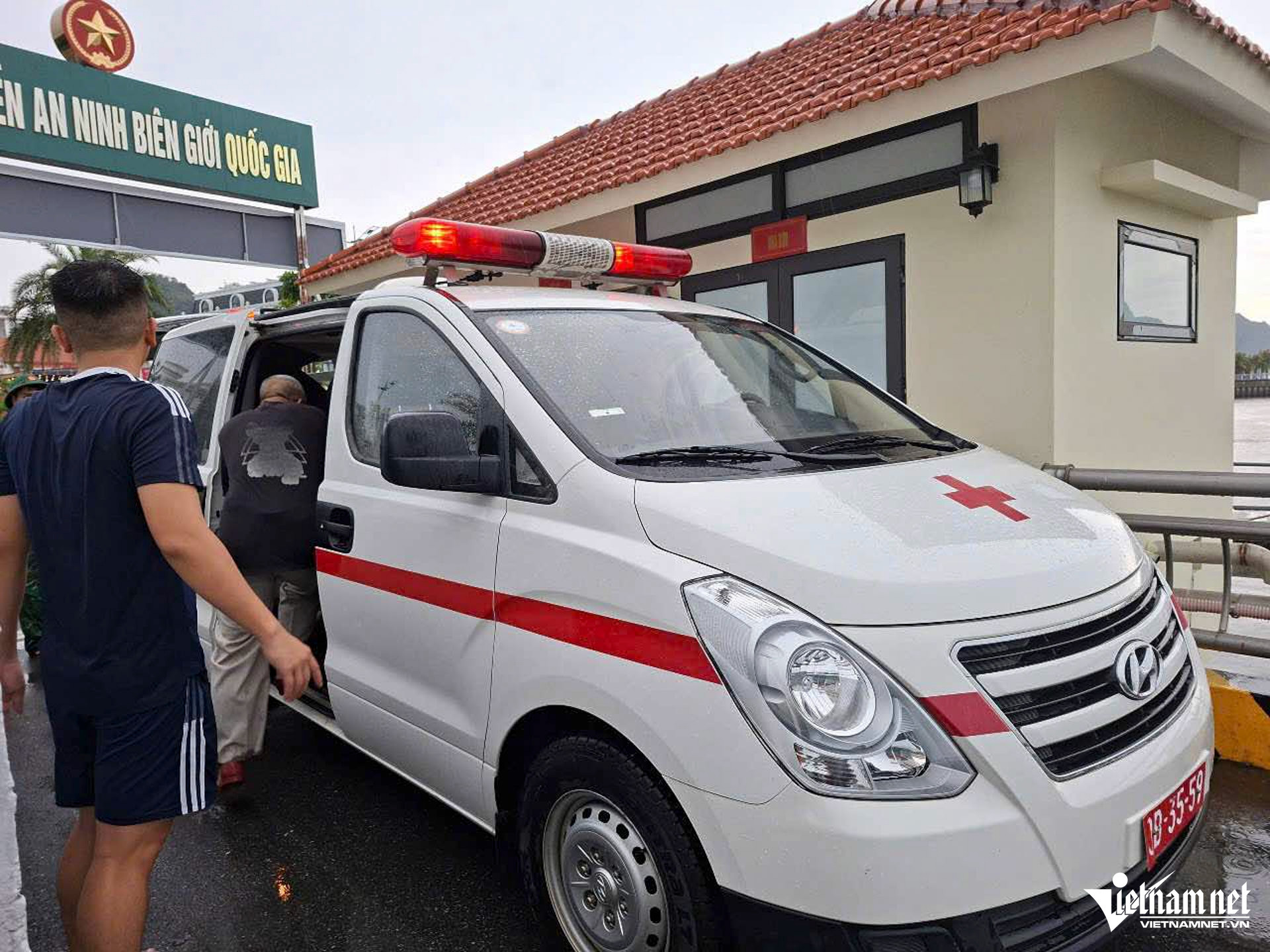 W-lật tàu quảng ninh_3.JPG.jpg