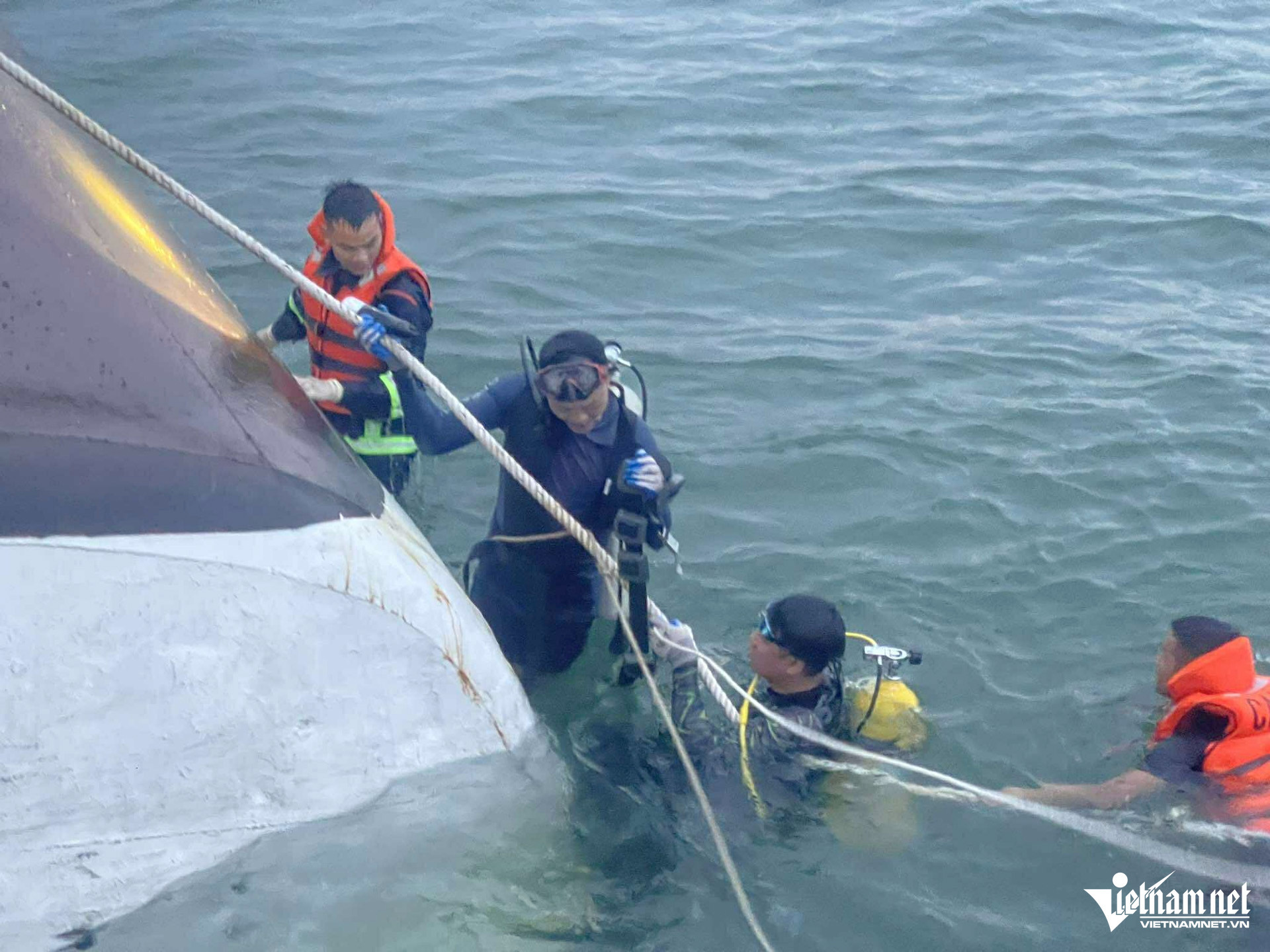 W-lật tàu quảng ninh_11.JPG.jpg