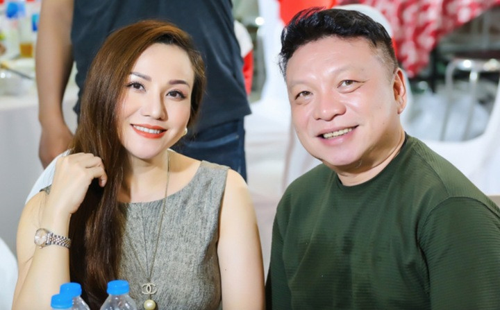 Nữ ca sĩ hạnh phúc viên mãn bên đạo diễn Đồng Đăng Giao.