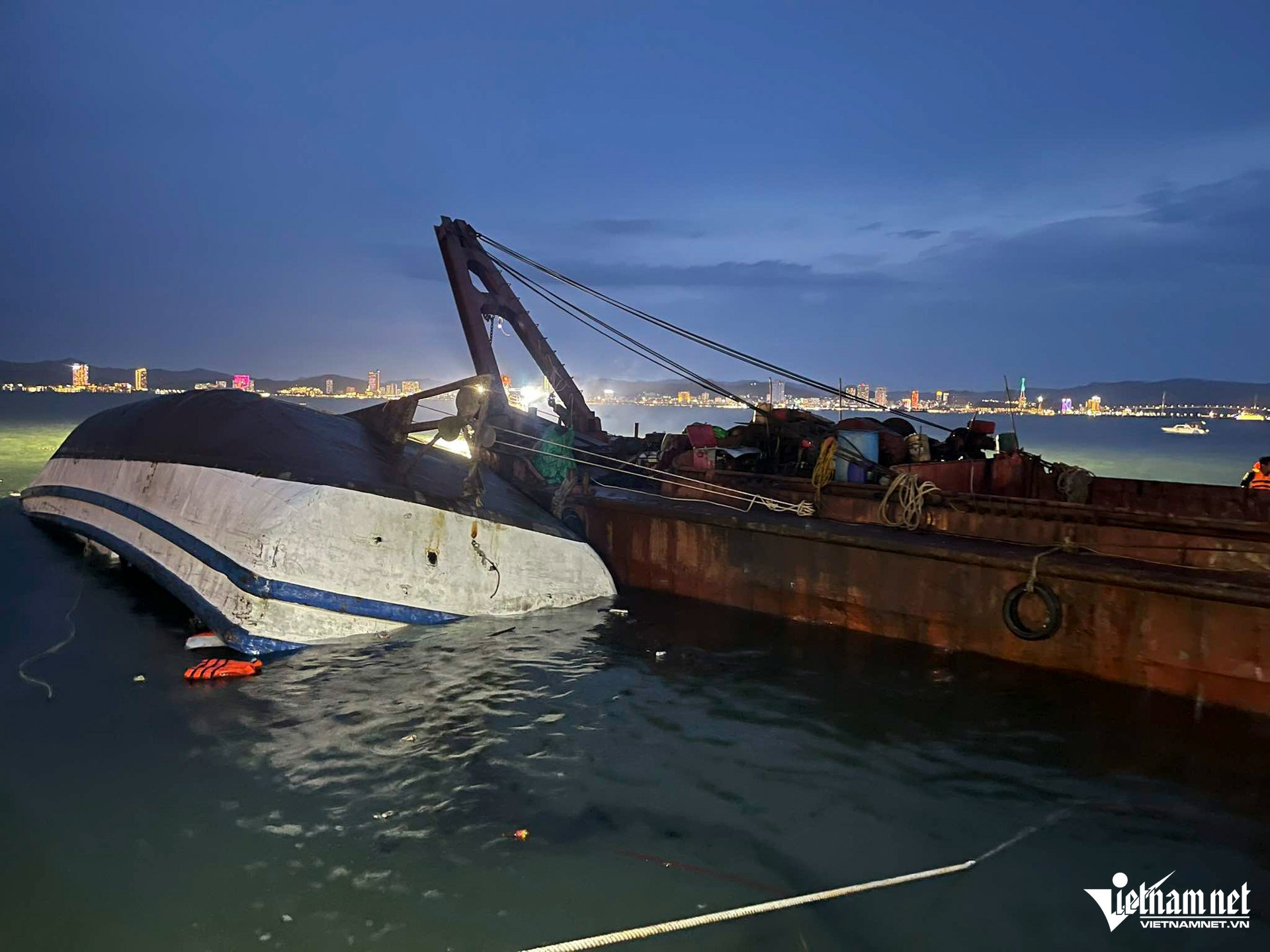 W-lật tàu quảng ninh_13.JPG.jpg