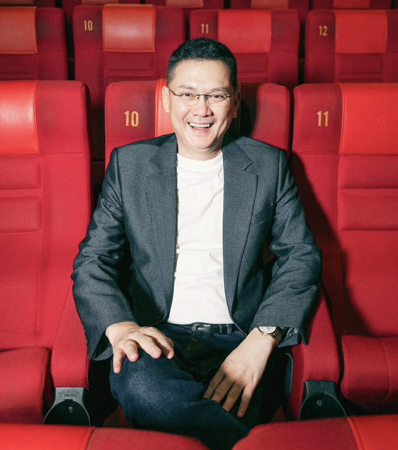 NSƯT Hữu Châu: Công tử nhà giàu sa cơ, U60 không vợ con, sân khấu là sứ mệnh, là hơi thở của cuộc đời - Ảnh 8.