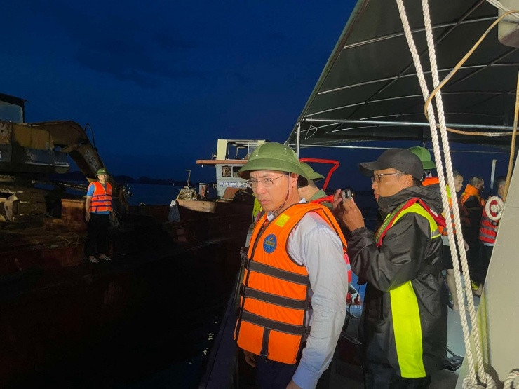 Cập nhật vụ lật tàu ở Quảng Ninh: Vớt được 34 thi thể, tiếp tục tìm nạn nhân mất tích - 9