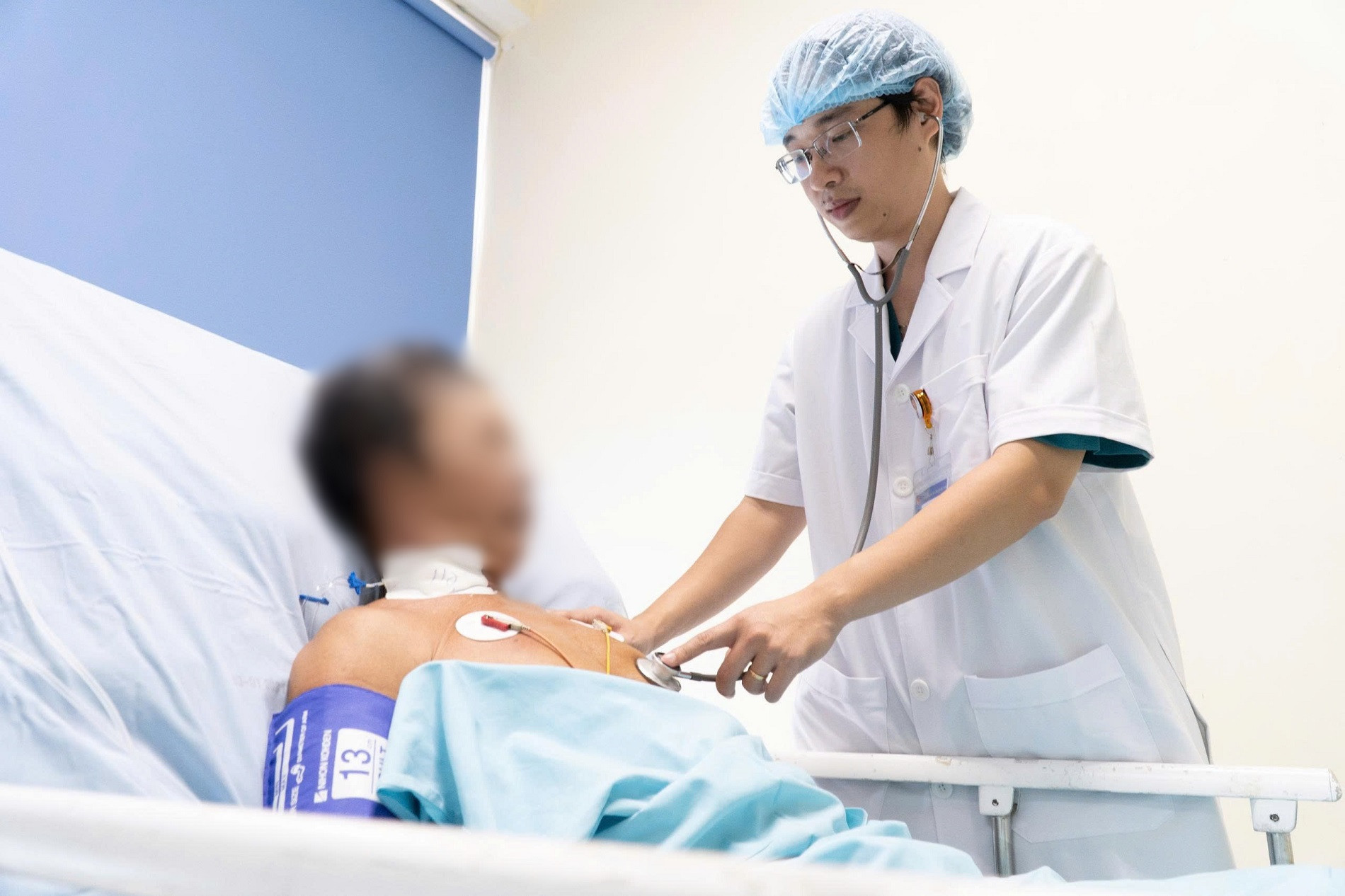 Bị ong vò vẽ đốt.jpg