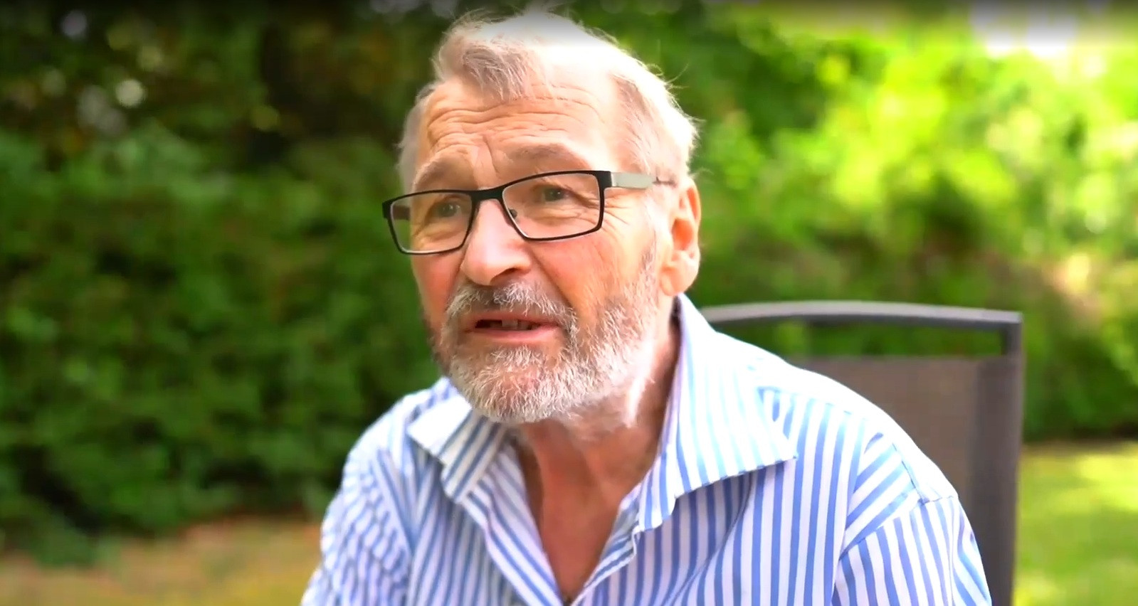 Christopher York đã trải qua một tai nạn nghiêm trọng khi vô tình cắt vào cổ mình bằng một chiếc cưa máy trong lúc cắt tỉa hàng rào.