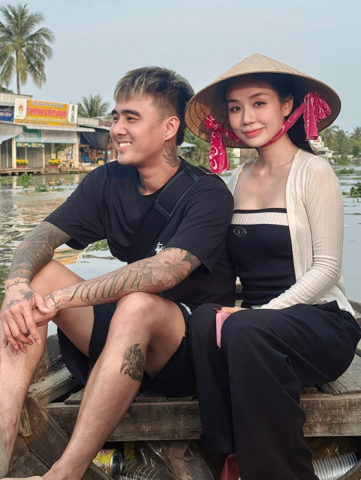 Sau thiệp cưới màu đen Đạt G  Cindy Lư tiếp tục gây tranh cãi vì quy định trong lễ cưới