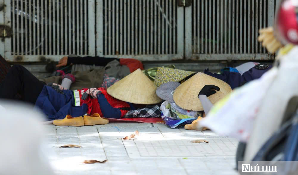 Gồng mình mưu sinh giữa