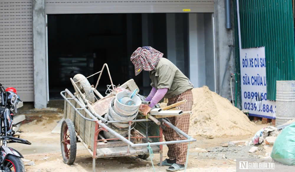 Gồng mình mưu sinh giữa
