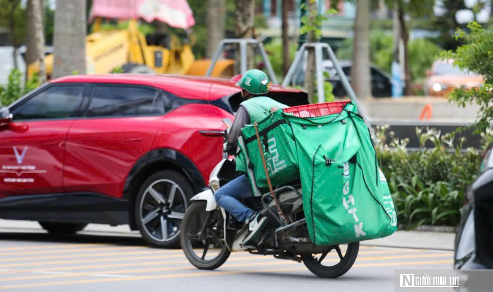 Gồng mình mưu sinh giữa