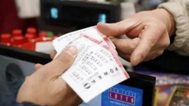 Ly hôn xong mới biết vợ thành tỷ phú, chồng cũ mặt dày quay lại đòi tiền- Ảnh 1.