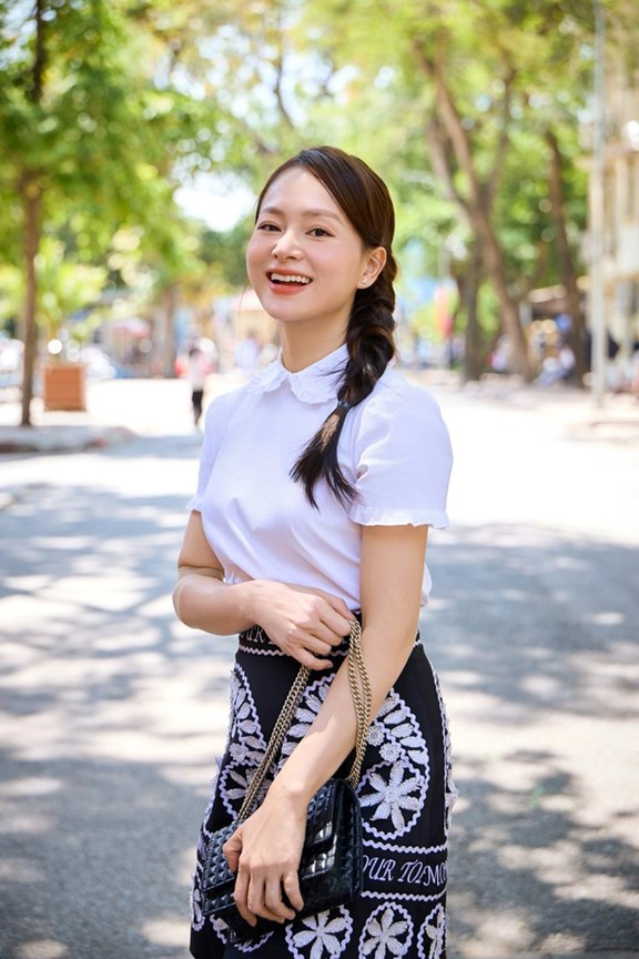 Nữ diễn viên Vbiz nói được 4 thứ tiếng cực đỉnh, nhan sắc bất biến với thời gian- Ảnh 1.