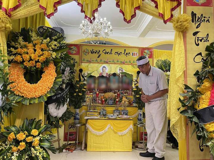 Ban thờ gia đình 4 người thiệt mạng trong vụ lật tàu ở Quảng Ninh.