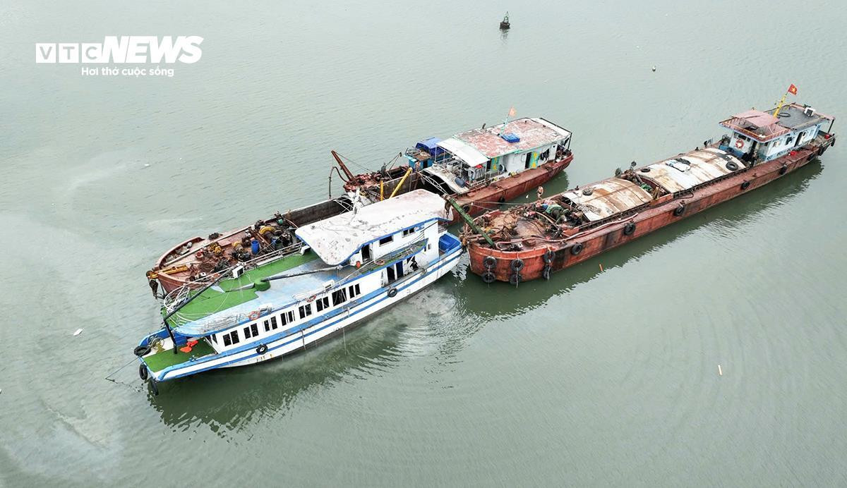 Hình ảnh bên trong tàu du lịch Vịnh Xanh sau tai nạn 36 người chết - 1