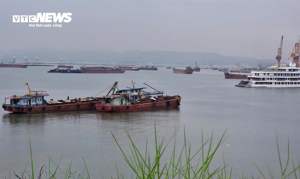 Hình ảnh bên trong tàu du lịch Vịnh Xanh sau tai nạn 36 người chết - 9