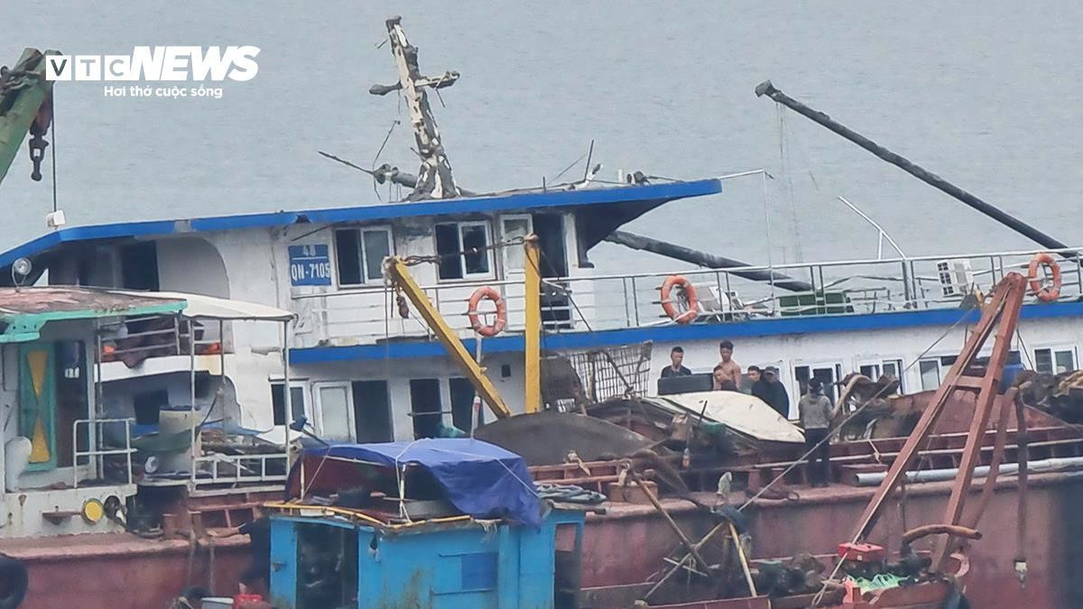 Hình ảnh bên trong tàu du lịch Vịnh Xanh sau tai nạn 36 người chết - 7