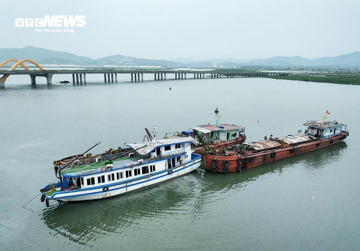 Hình ảnh bên trong tàu du lịch Vịnh Xanh sau tai nạn 36 người chết - 6