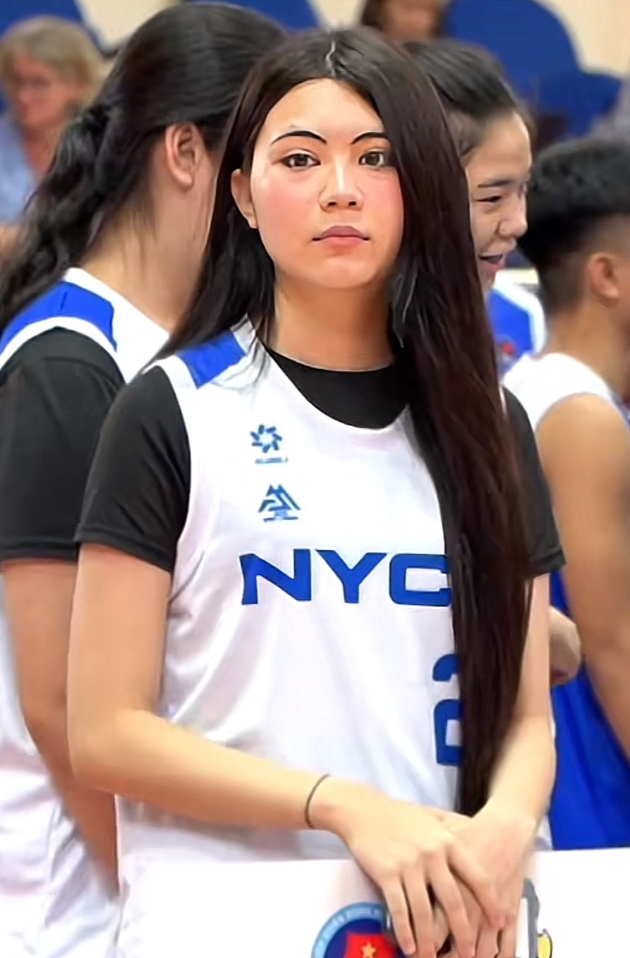 Sốc nhận chẳng ra diện mạo hiện tại của con gái MC Quyền Linh