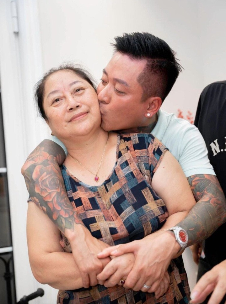 Mẹ luôn là người phụ nữ quan trọng nhất trong cuộc đời Tuấn Hưng.