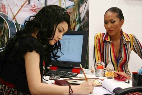 Phi Thanh Vân trong Cô Gái Xấu Xí: 17 năm trước bị chê xấu nhất Việt Nam, nhan sắc giờ sang chảnh, quyến rũ - Ảnh 2.