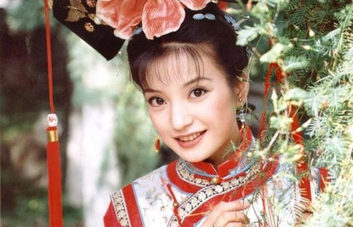 Triệu Vy được nữ văn sĩ Quỳnh Dao chọn vào vai chính trong Hoàn Châu Cách Cách. (Ảnh: Sohu)