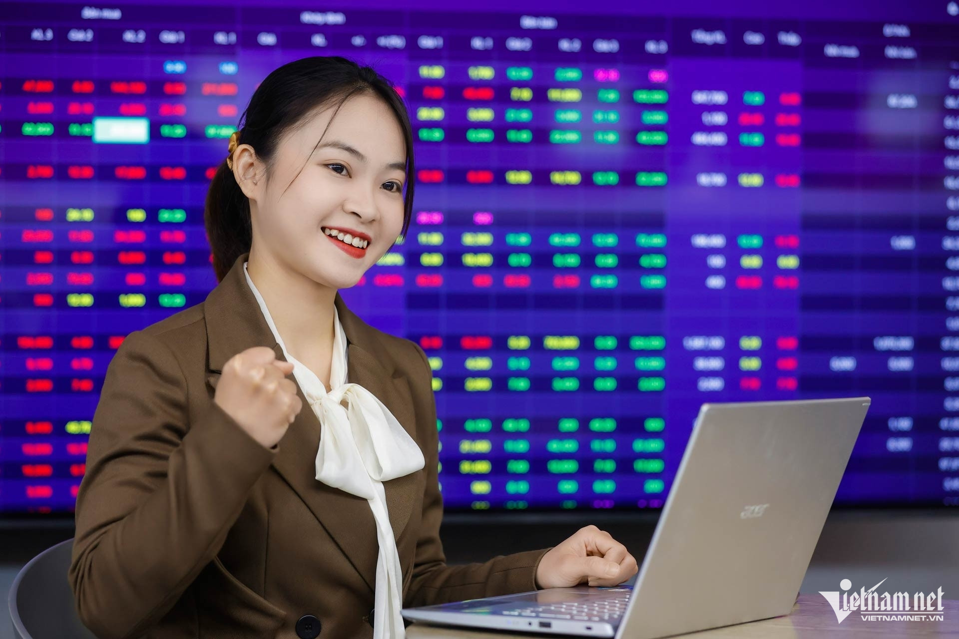 W-chung khoan tung doan 1 117917.jpg