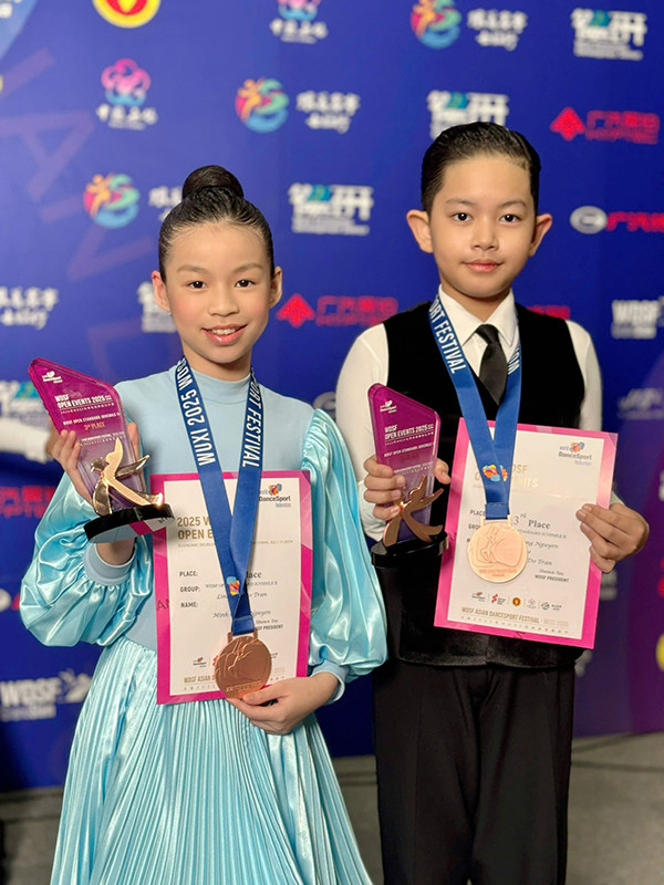 Con trai Khánh Thi vừa tròn 10 tuổi đã là nhân tài dance sport, theo bố mẹ thi đấu khắp thế giới - Ảnh 4.