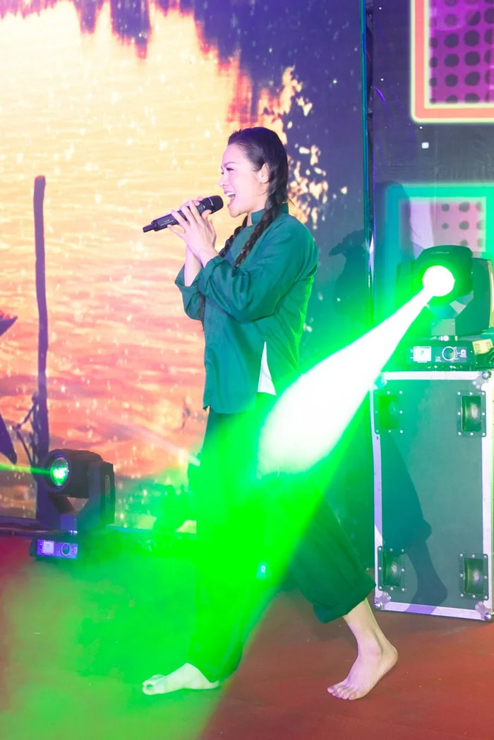 Giọng hát của Nhật Kim Anh gây tranh cãi- Ảnh 7.