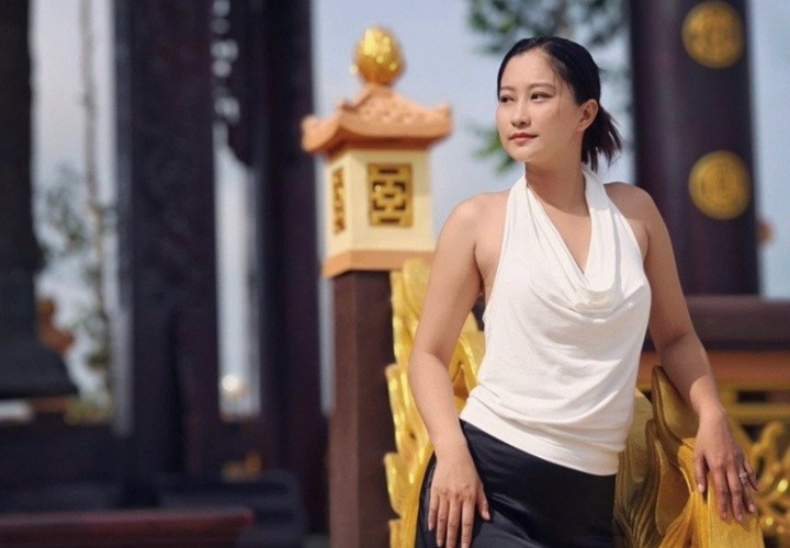 Hiện bạn gái cũng là quản lý của NSND Việt Anh. Cặp đôi sống chung, đồng hành trong cả công việc lẫn cuộc sống hàng ngày.